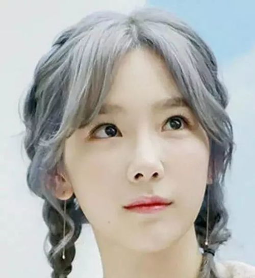 個性少女風隨意切換 解鎖最流行的發色靈感，盡在青木信息